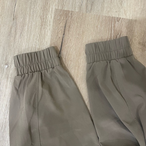 Abercrombie and Fitch YPB Motionteck Jogger Tan Size XS - Picture 12 of 12